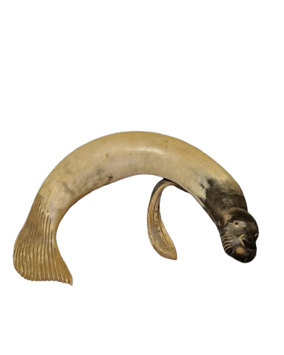 Corne de vache sculptée