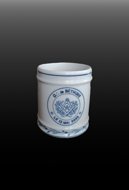 Pot Franc maçon en porcelaine d'Arras